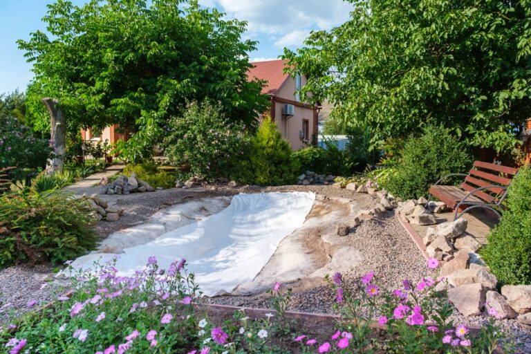 Par quoi remplacer le feutre de jardin ?